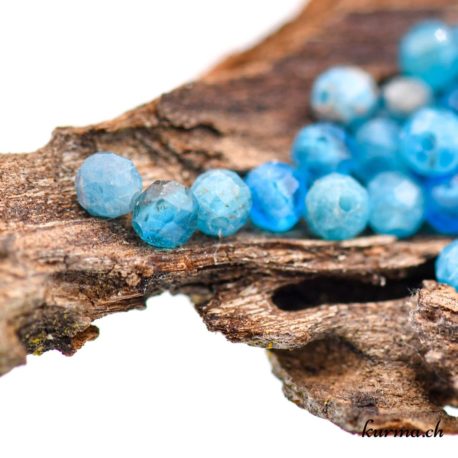 Perle Apatite Bleu 3mm Facette - Nº9543-3 disponible dans la boutique en ligne. Kûrma ta boutique Suisse de bijoux en perles et de création