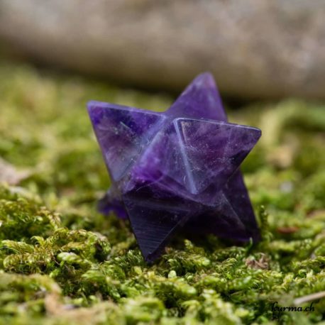 Acheter ce Merkaba en pierre directement dans la  boutique en ligne Kûrma. Chaque pierre est sélectionnée avec la plus grande minutie. Kûrma est une boutique spécialisée dans des pierres de qualité directement importer depuis les artisans lapidaires.