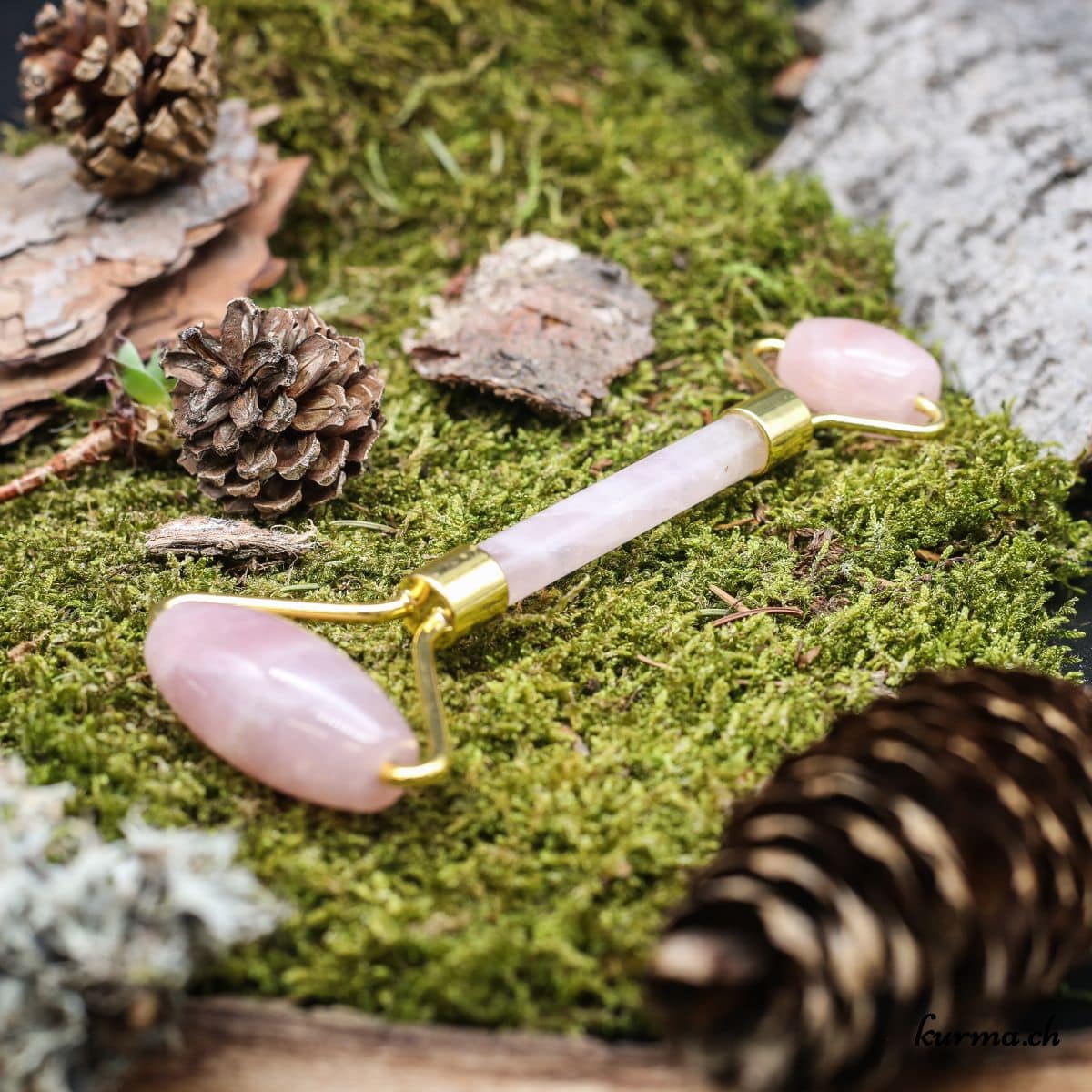 Rouleau de massage Quartz rose • Kurma.ch • Soin de la peau