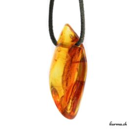 Ambre - Pendentif pierre percée - N°7207.1 • bijoux en ambre n°7207.1 3 Ambre en pendentif pierre percée