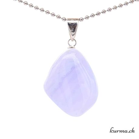 Pendentif Calcédoine Bleue avec boucle en argent - N°8072.1-3 disponible dans la boutique en ligne Kûrma. Votre magasin de pierre et minéraux en suisse