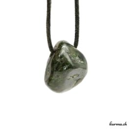Diopside - Pendentif pierre percée - N°5437.2 • pendentif en diopside n°5437.1 1 1 Diopside pendentif pierre