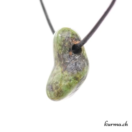 Pendentif Grenat Tsavorite - N°8494.2-2 disponible dans la boutique en ligne. Kûrma ta boutique Suisse de pendentifs en pierre naturelles.