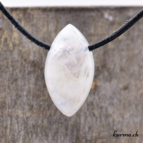 Pendentif Labradorite Blanche - N°7546.2-1 disponible dans la boutique en ligne Kûrma. Votre magasin de pendentif en pierre naturels suisse