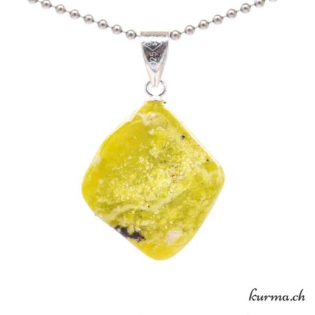 Pendentif Lizardite ''Jade de Norvège'' avec boucle en argent - N°11685.5-3 disponible dans la boutique en ligne Kûrma. Votre magasin de pierre et minéraux en suisse