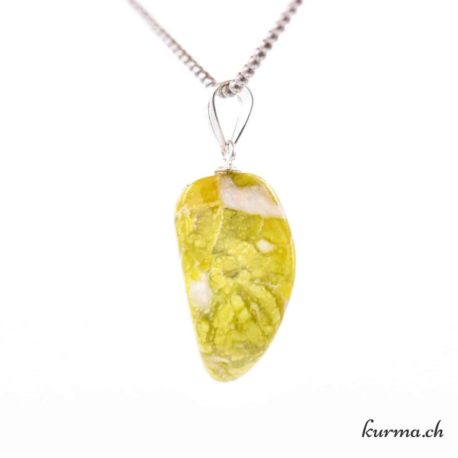 Pendentif Lizardite ''Jade de Norvège'' avec boucle en argent - N°11685.6-2 disponible dans la boutique en ligne Kûrma. Votre magasin de pierre et minéraux en suisse