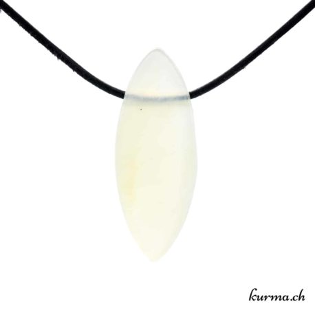 Pendentif Serpentine - Jade de Chine Ovale - N°10286.4-1 disponible dans la boutique en ligne Kûrma. Votre bijouterie Suisse en ligne.