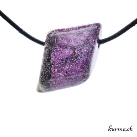 Pendentif Stichtite sur Serpentine - N°11792.5-3 disponible dans la boutique en ligne Kûrma. Votre bijouterie Suisse en ligne.