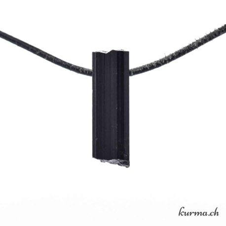 Pendentif Tourmaline Noire Cristal - Nº5829.4-3 disponible dans la boutique en ligne Kûrma. Votre magasin de pierre et minéraux en suisse