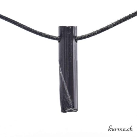 Pendentif Tourmaline Noire Cristal - Nº5829.5-3 disponible dans la boutique en ligne Kûrma. Votre magasin de pierre et minéraux en suisse