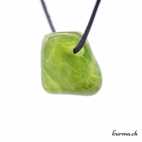 Pendentif Vésuvianite - N°8495.3-2 disponible dans la boutique en ligne Kûrma. Votre bijouterie Suisse en ligne.