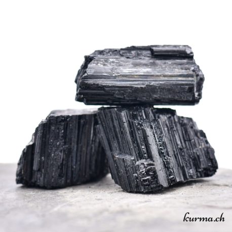 Minéraux Tourmaline Noire S - N°5934.S-2 disponible dans la boutique en ligne Kûrma. Votre boutique de pierre semi-précieuse en suisse