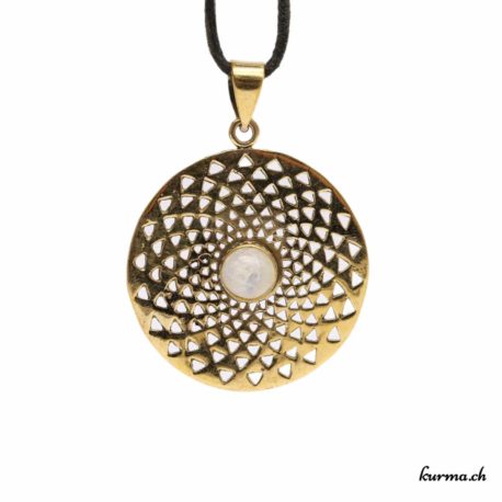 Achetez ce pendentif en laiton directement dans la boutique en ligne Kûrma. Chaque pièce est sélectionnée avec la plus grande minutie. Kûrma est une boutique spécialisée dans des pierres de qualité directement importer depuis les artisans lapidaires.