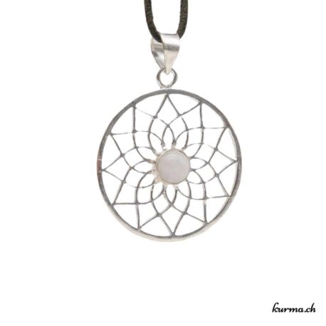 Achetez ce pendentif en laiton directement dans la boutique en ligne Kûrma. Chaque pièce est sélectionnée avec la plus grande minutie. Kûrma est une boutique spécialisée dans des pierres de qualité directement importer depuis les artisans lapidaires.