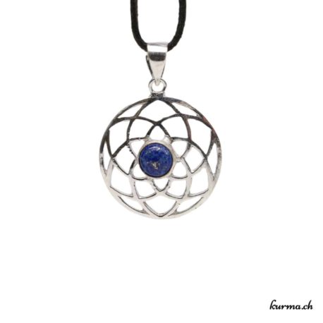 Achetez ce pendentif en laiton directement dans la boutique en ligne Kûrma. Chaque pièce est sélectionnée avec la plus grande minutie. Kûrma est une boutique spécialisée dans des pierres de qualité directement importer depuis les artisans lapidaires.