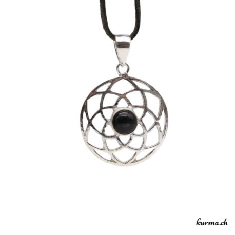 Achetez ce pendentif en laiton directement dans la boutique en ligne Kûrma. Chaque pièce est sélectionnée avec la plus grande minutie. Kûrma est une boutique spécialisée dans des pierres de qualité directement importer depuis les artisans lapidaires.