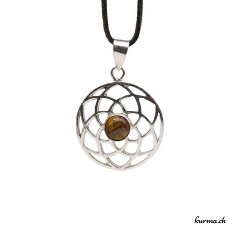 Achetez ce pendentif en laiton directement dans la boutique en ligne Kûrma. Chaque pièce est sélectionnée avec la plus grande minutie. Kûrma est une boutique spécialisée dans des pierres de qualité directement importer depuis les artisans lapidaires.