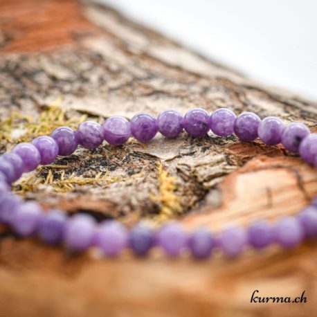 Acheter vos bracelets en pierre dans la boutique en ligne Kûrma. Votre magasin de bijoux proche de Neuchâtel et la Chaux de fonds en Suisse