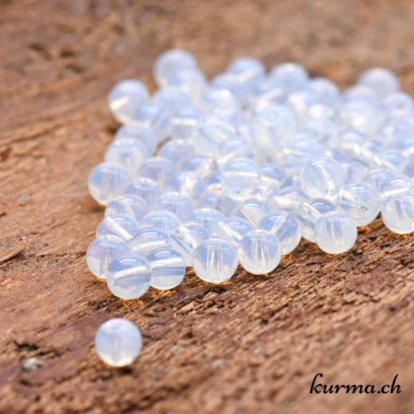 Trouve les perles en pierre qui te correspond dans la boutique en ligne Kûrma. Des pierres de qualités dans le respect et l’authenticité. 
Achat en ligne et dans la boutique proche de Neuchâtel