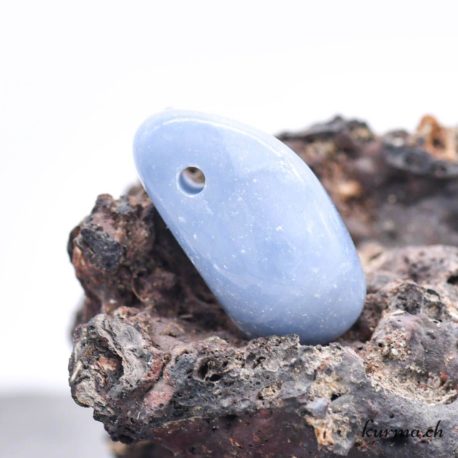 Pendentif Angélite-Anhydrite (c) - N°10509-2 disponible dans la boutique en ligne Kûrma. Votre magasin de pierre et minéraux en suisse