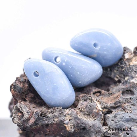 Pendentif Angélite-Anhydrite (c) - N°10509-3 disponible dans la boutique en ligne Kûrma. Votre magasin de pierre et minéraux en suisse