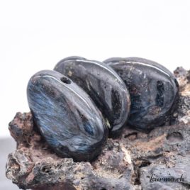 Anthophyllite – Pendentif en pierre percée – N°8574
