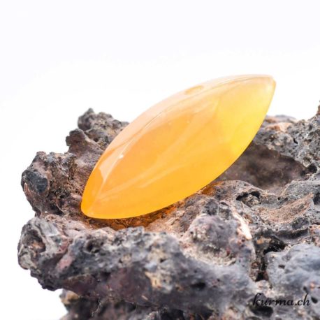 Pendentif Calcite Orange Ovale Allongée (g) - N°8732-1 disponible dans la boutique en ligne Kûrma. Votre magasin de pierre et minéraux en suisse