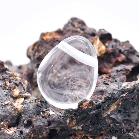 Pendentif Cristal de Roche (c) - N°7986-1 disponible dans la boutique en ligne Kûrma. Votre magasin de pierre et minéraux en suisse