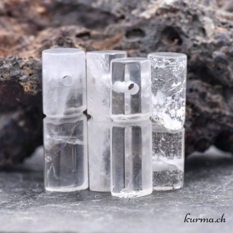 Pendentif Cristal de Roche (d) - N°7987-1 disponible dans la boutique en ligne Kûrma. Votre magasin de pierre et minéraux en suisse