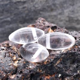 Cristal de roche olive – Pendentif en pierre percée – N°10259