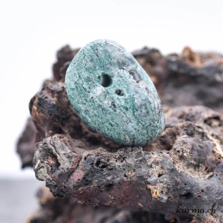 Pendentif Fuchsite (c) - N°10520-2 disponible dans la boutique en ligne Kûrma. Votre magasin de pierre et minéraux en suisse