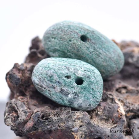 Pendentif Fuchsite (c) - N°10520-3 disponible dans la boutique en ligne Kûrma. Votre magasin de pierre et minéraux en suisse