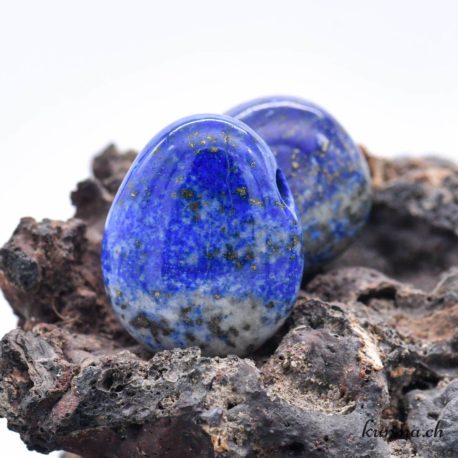 Pendentif Lapis Lazuli (d) - N°7137-1 disponible dans la boutique en ligne Kûrma. Votre magasin de pierre et minéraux en suisse