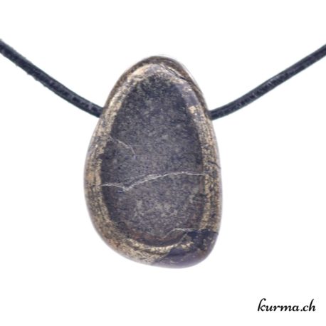 Pendentif Pyrite et Néphrite - N°10278.3-3 disponible dans la boutique en ligne Kûrma. Votre Magasin de lithothérapie Suisse en ligne.