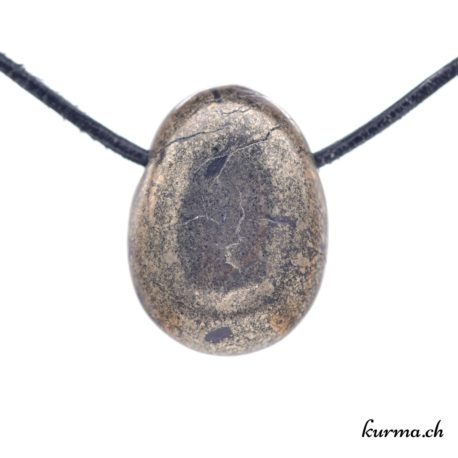 Pendentif Pyrite et Néphrite - N°10278.4-1 disponible dans la boutique en ligne Kûrma. Votre Magasin de lithothérapie Suisse en ligne.