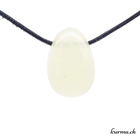 Pendentif Serpentine - Jade de Chine - N°10284.3-1 disponible dans la boutique en ligne Kûrma. Votre Magasin de lithothérapie Suisse en ligne.