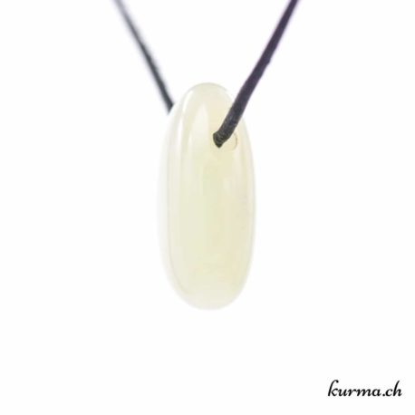 Pendentif Serpentine - Jade de Chine - N°10284.3-2 disponible dans la boutique en ligne Kûrma. Votre Magasin de lithothérapie Suisse en ligne.
