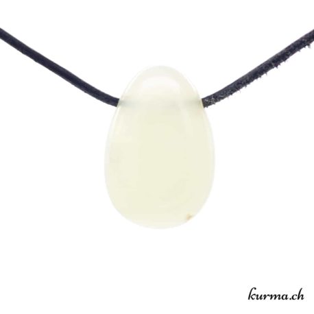 Pendentif Serpentine - Jade de Chine - N°10284.3-3 disponible dans la boutique en ligne Kûrma. Votre Magasin de lithothérapie Suisse en ligne.