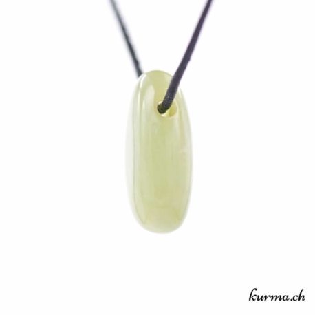 Pendentif Serpentine - Jade de Chine - N°10284.4-2 disponible dans la boutique en ligne Kûrma. Votre Magasin de lithothérapie Suisse en ligne.