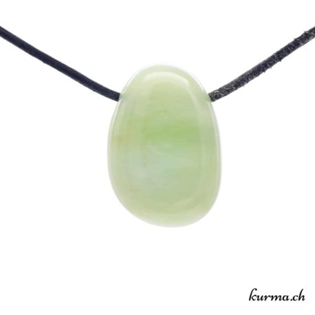 Pendentif Serpentine - Jade de Chine - N°10284.5-3 disponible dans la boutique en ligne Kûrma. Votre Magasin de lithothérapie Suisse en ligne.