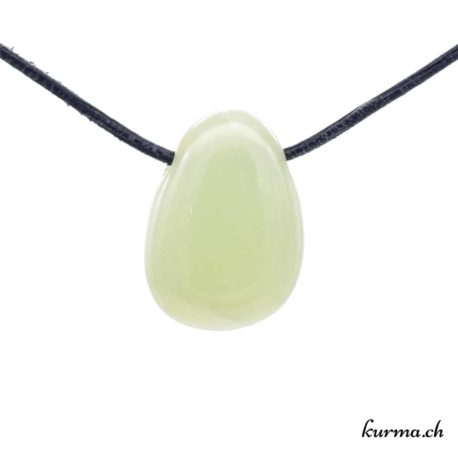 Pendentif Serpentine - Jade de Chine - N°10284.6-1 disponible dans la boutique en ligne Kûrma. Votre Magasin de lithothérapie Suisse en ligne.