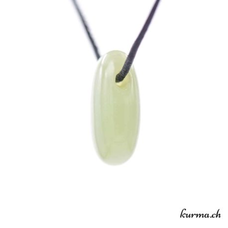 Pendentif Serpentine - Jade de Chine - N°10284.6-2 disponible dans la boutique en ligne Kûrma. Votre Magasin de lithothérapie Suisse en ligne.