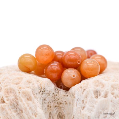 Acheter Perle Aventurine Orange 10mm - N°15661-1 dans la boutique en ligne Kûrma. Spécialisé dans des pierres de qualité directement importer depuis les artisans lapidaires.