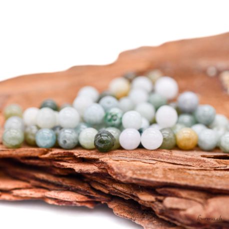 Acheter Perle Jade de Birmanie 4-4.5mm (pt) - N°12922-2 dans la boutique en ligne Kûrma. Spécialisé dans des pierres de qualité directement importer depuis les artisans lapidaires.