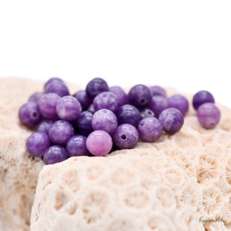 Acheter Perle Lépidolite Bleu-Violet 6.5-7mm (pr) - N°15548-3 dans la boutique en ligne Kûrma. Spécialisé dans des pierres de qualité directement importer depuis les artisans lapidaires.