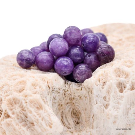 Acheter Perle Lépidolite Bleu-Violet 8-8.5mm (pr) - N°15547-1 dans la boutique en ligne Kûrma. Spécialisé dans des pierres de qualité directement importer depuis les artisans lapidaires.