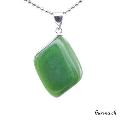 Pendentif Jade Néphrite avec boucle en argent - N°8067.4-1 disponible dans la boutique en ligne. Kûrma ton magasin de pierres semi-précieuses en Suisse