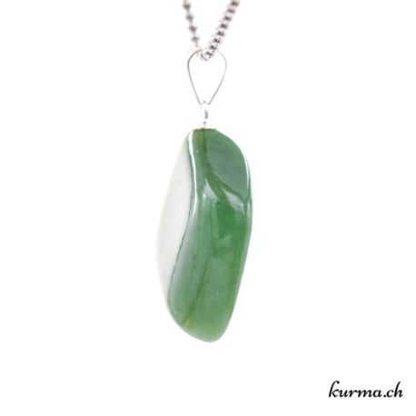 Pendentif Jade Néphrite avec boucle en argent - N°8067.4-2 disponible dans la boutique en ligne. Kûrma ton magasin de pierres semi-précieuses en Suisse