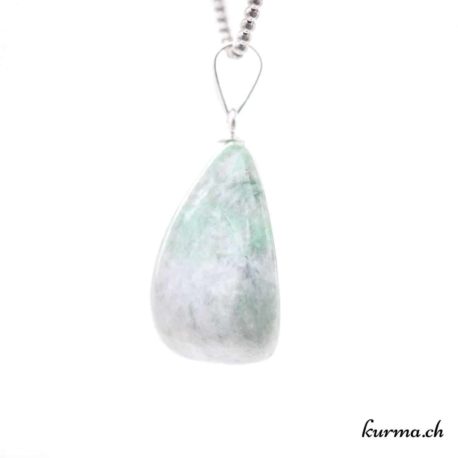 Pendentif Jadéite Verte avec boucle en argent - N°11667.2-2 disponible dans la boutique en ligne. Kûrma ton magasin de pierres semi-précieuses en Suisse