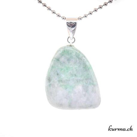 Pendentif Jadéite Verte avec boucle en argent - N°11667.2-3 disponible dans la boutique en ligne. Kûrma ton magasin de pierres semi-précieuses en Suisse
